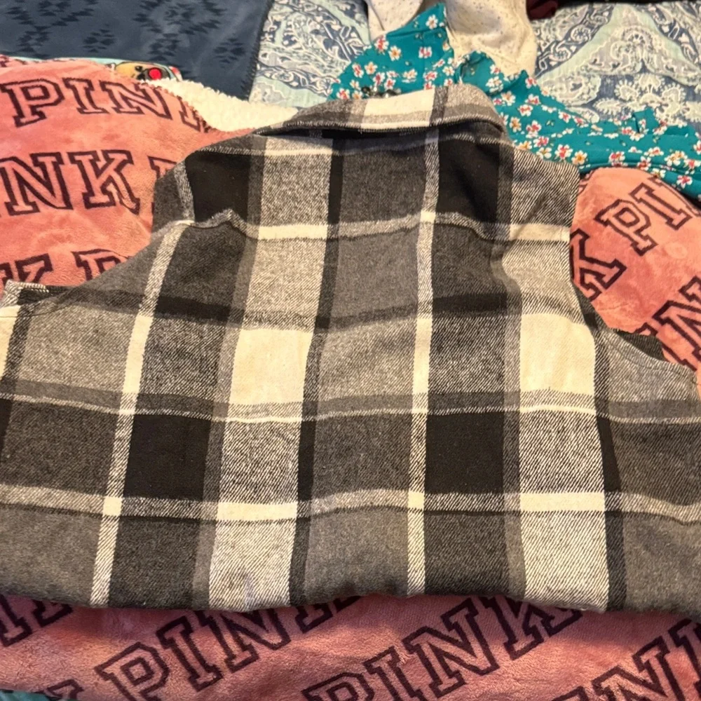 Stylish Black and Gray Plaid Sleeveless Vest - Picture 7 of 7